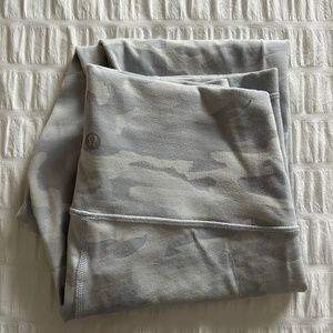 Lululemon Wunder Under Ribbed leggings. Size 6.